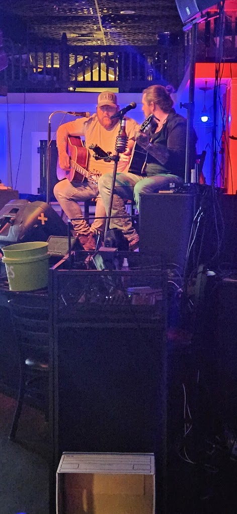 Live band at T's On Thomas