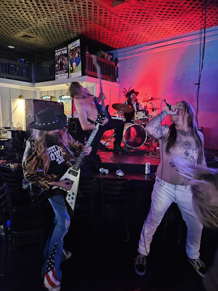 Live band on stage at T's On Thomas Panama City Beach
